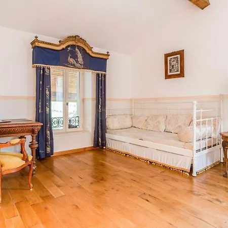 Chateau Sleeps 8 Wifi بيت للعطل *