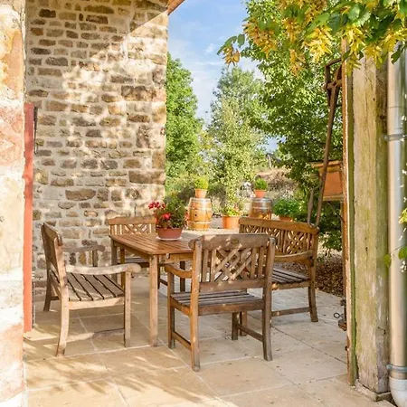 Chateau Sleeps 8 Wifi بيت للعطل Beaucharmoy