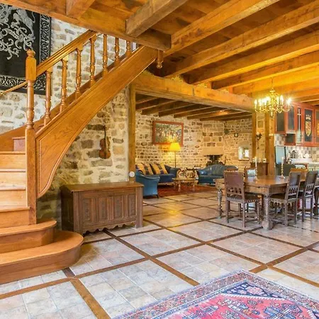 Chateau Sleeps 8 Wifi